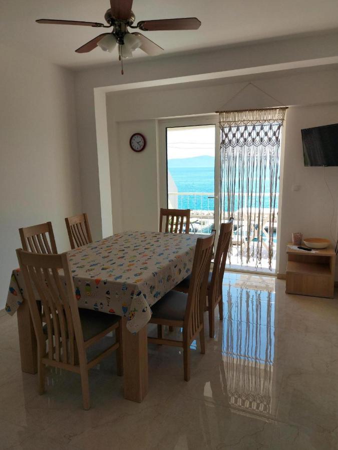 Apartments By The Sea Podgora, Makarska - 11469 المظهر الخارجي الصورة